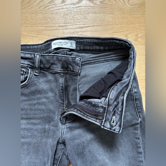 Abercrombie & Fitch Super Skinny Ankle Mid Rise gray ripped jeans Size 4s 27 - Picture 4 of 6